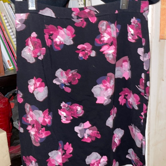 EUC set Black sweater tank and Black Floral skirt Large - Picture 2 of 5